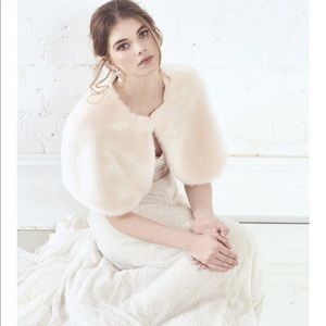 BHLDN UNREAL FUR FAUX FUR BRIDAL CAPE BLUSH SIZE LARGE WOMEN